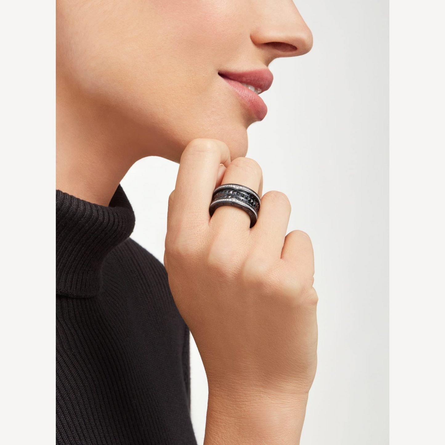 [Love's Uplift]ZERO 1 ROCK FOUR-BAND BLACK CERAMIC WITH STUDDED SPIRAL AND PAVED DIAMONDS RING