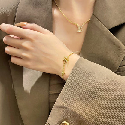 [Love's Uplift]LOGO STAR MOTIF GOLD BRACELET