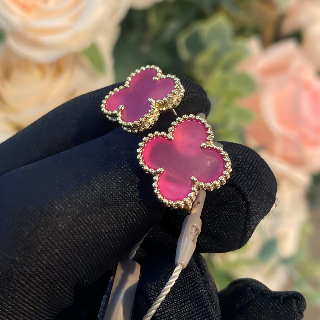 [Love's Uplift]NEW CLOVER 1 MOTIF PINK ENAMEL STUD EARRINGS