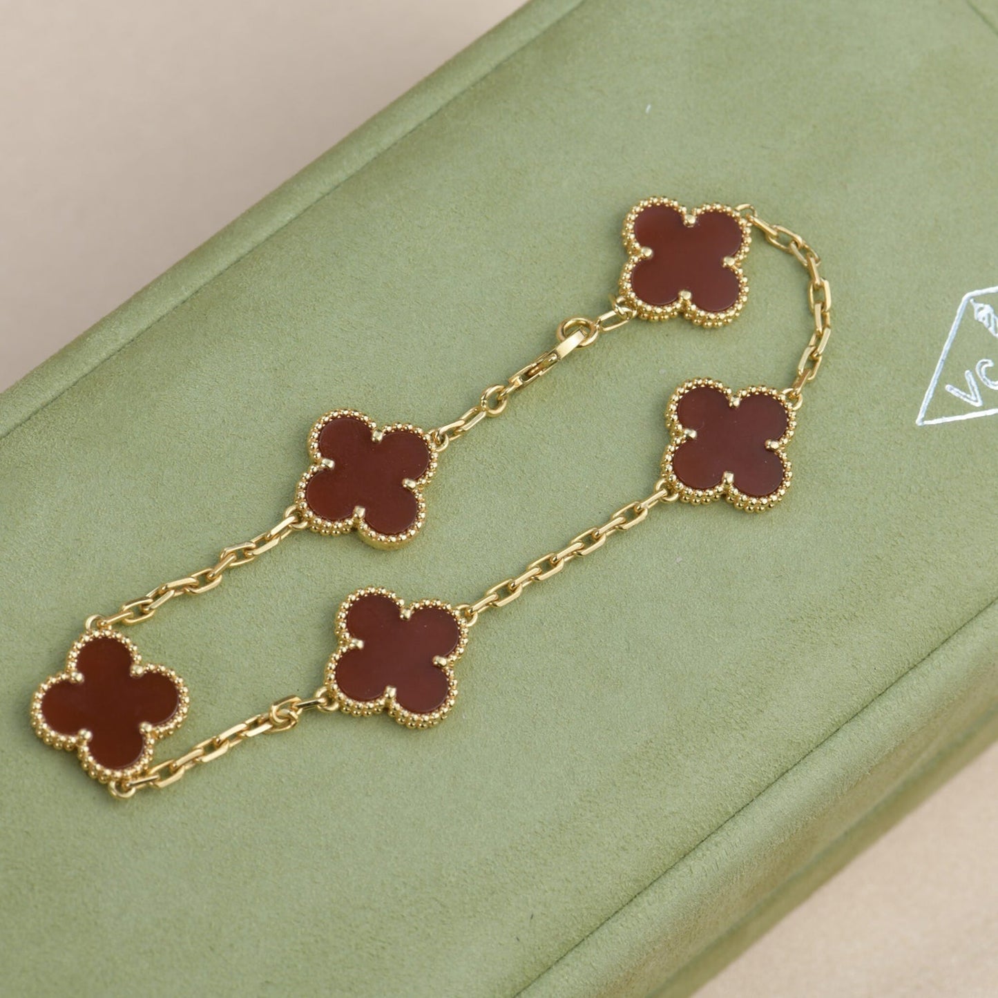 [Love's Uplift]CLOVER 5 MOTIFS RED AGATE  BRACELET