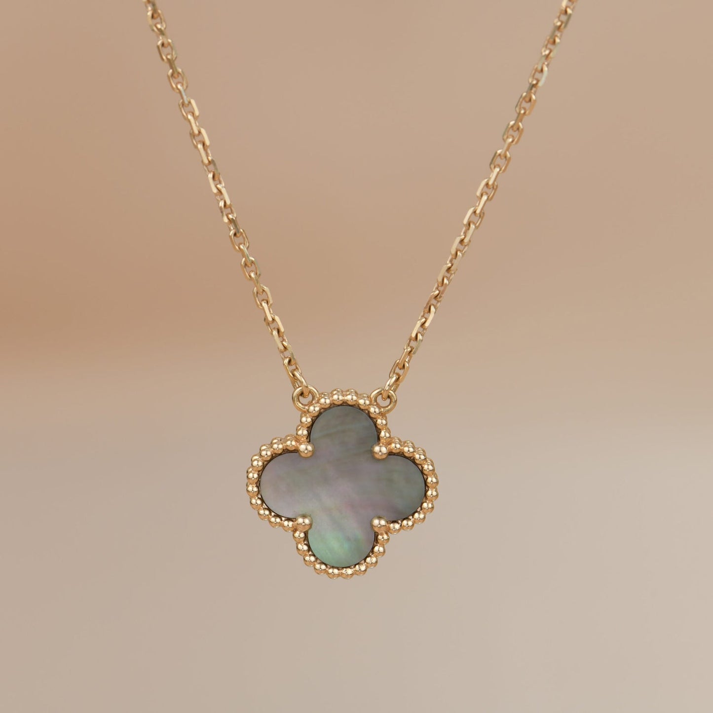 [Love's Uplift]CLOVER 15MM  GRAY MOTHER OF PEARL NECKLACE