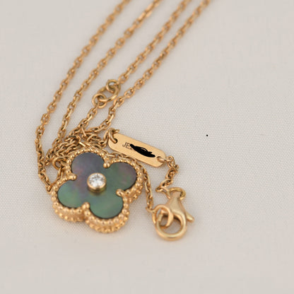 [Love's Uplift]CLOVER 15MM DIAMOND AND MOTHER-OF-GREY NECKLACE