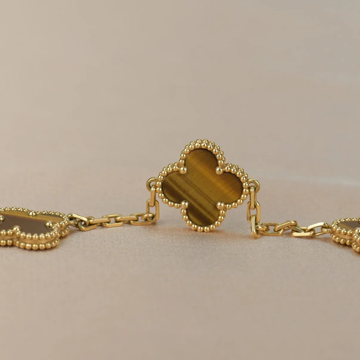 [Love's Uplift] CLOVER 5 MOTIFS TIGER EYE BRACELET COLLECTION