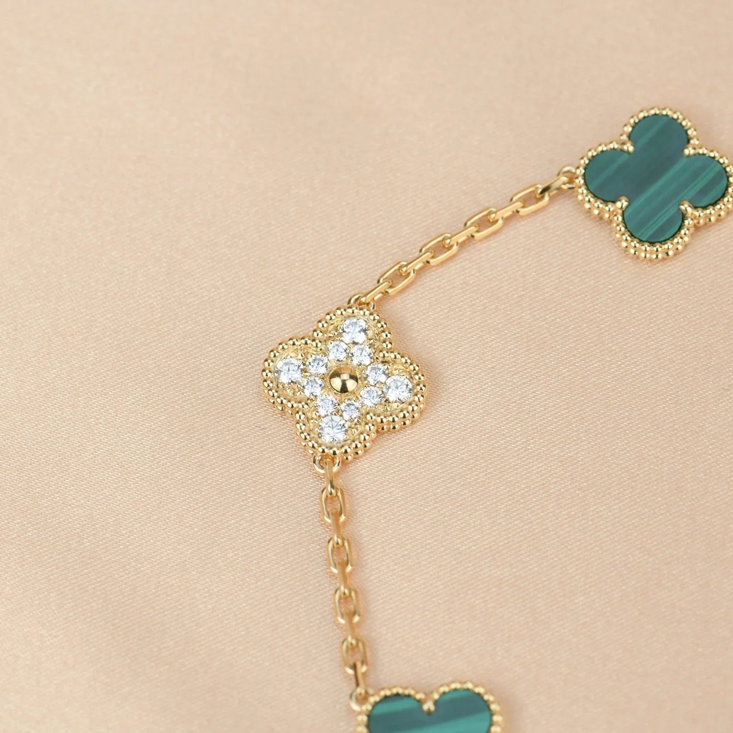 [Love's Uplift] CLOVER 5 MOTIF MALACHITE BRACELET COLLECTION