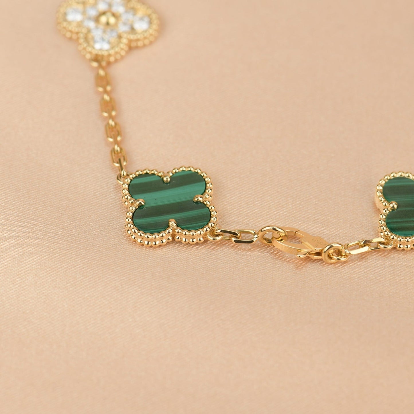 [Love's Uplift]CLOVER  5 MOTIF MALACHITE DIAMOND BRACELET
