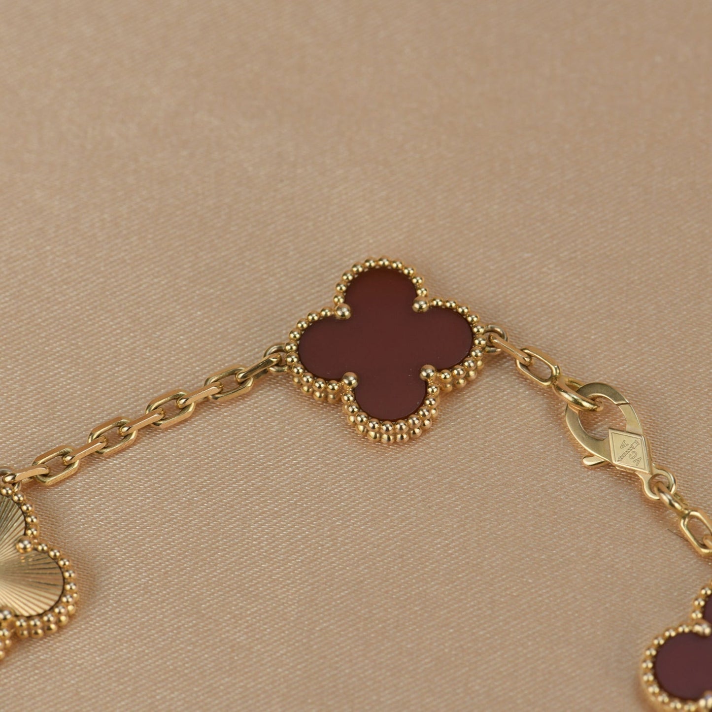 [Love's Uplift]CLOVER  5 MOTIFS CARNELIAN GOLD BRACELET