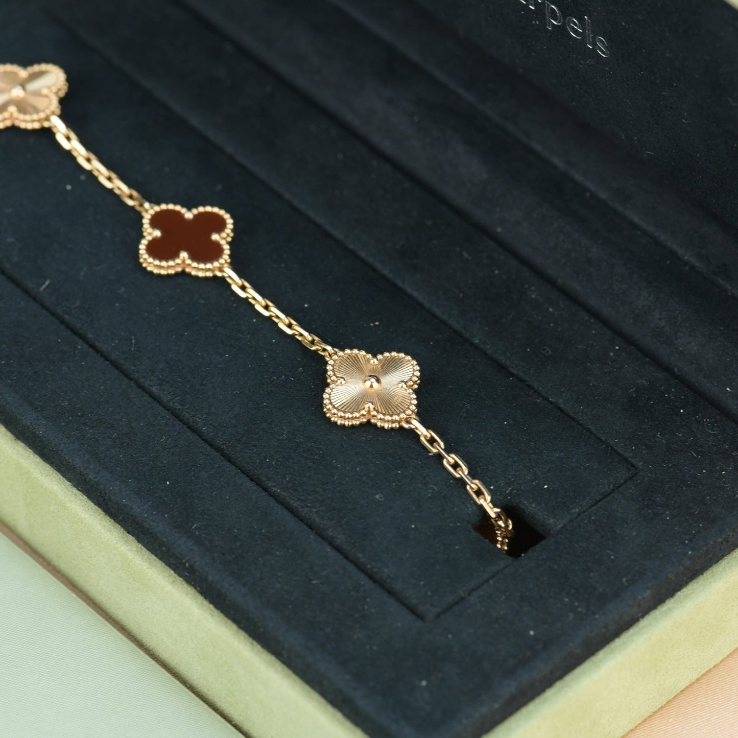 [Love's Uplift]CLOVER  5 MOTIFS CARNELIAN GOLD BRACELET