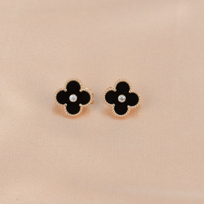 [Love's Uplift]CLOVER MEDIUM 1 MOTIFS ONYX DIAMOND EARRINGS