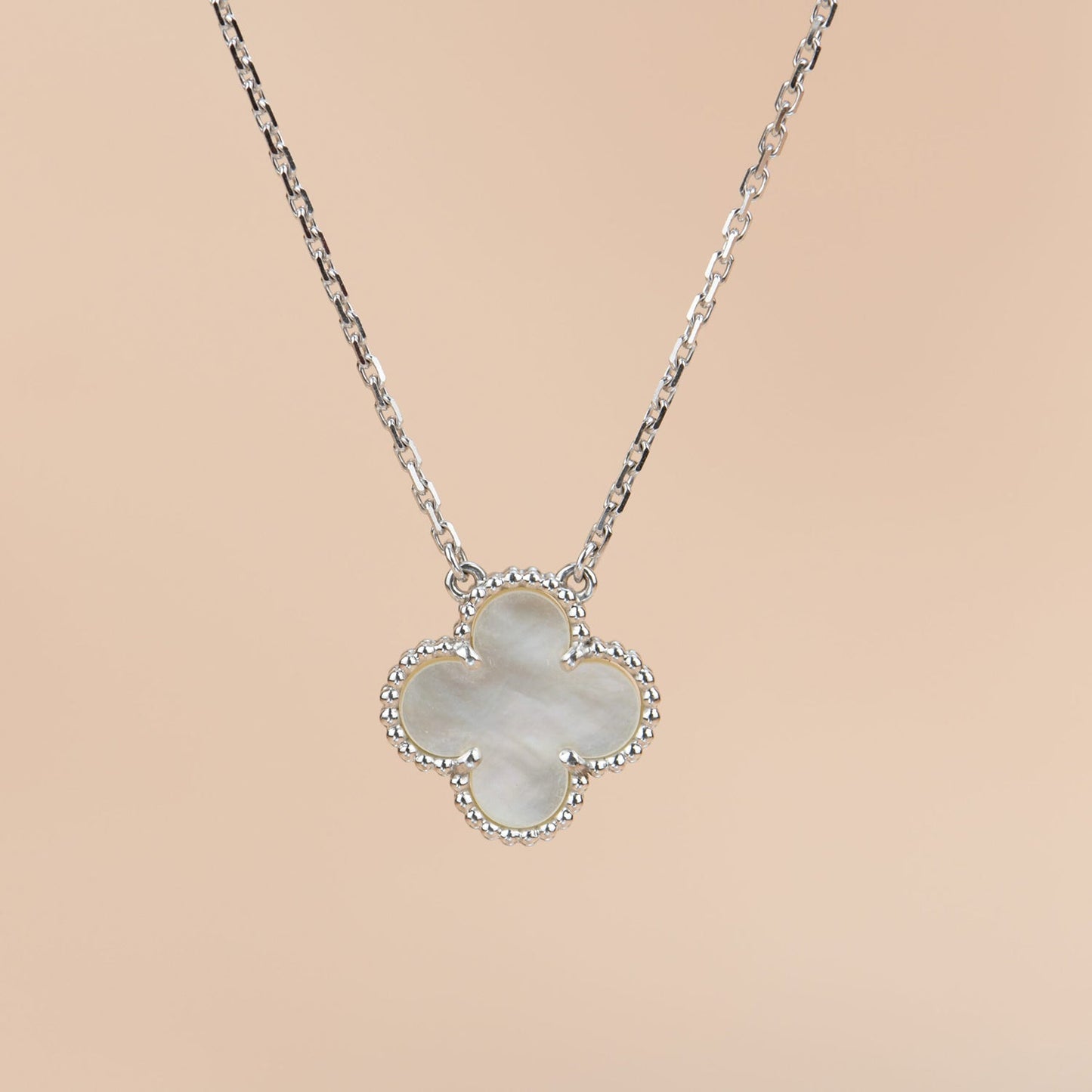 [Love's Uplift]CLOVER  15MM WHITE MOTHER-OF-PEARL SILVER