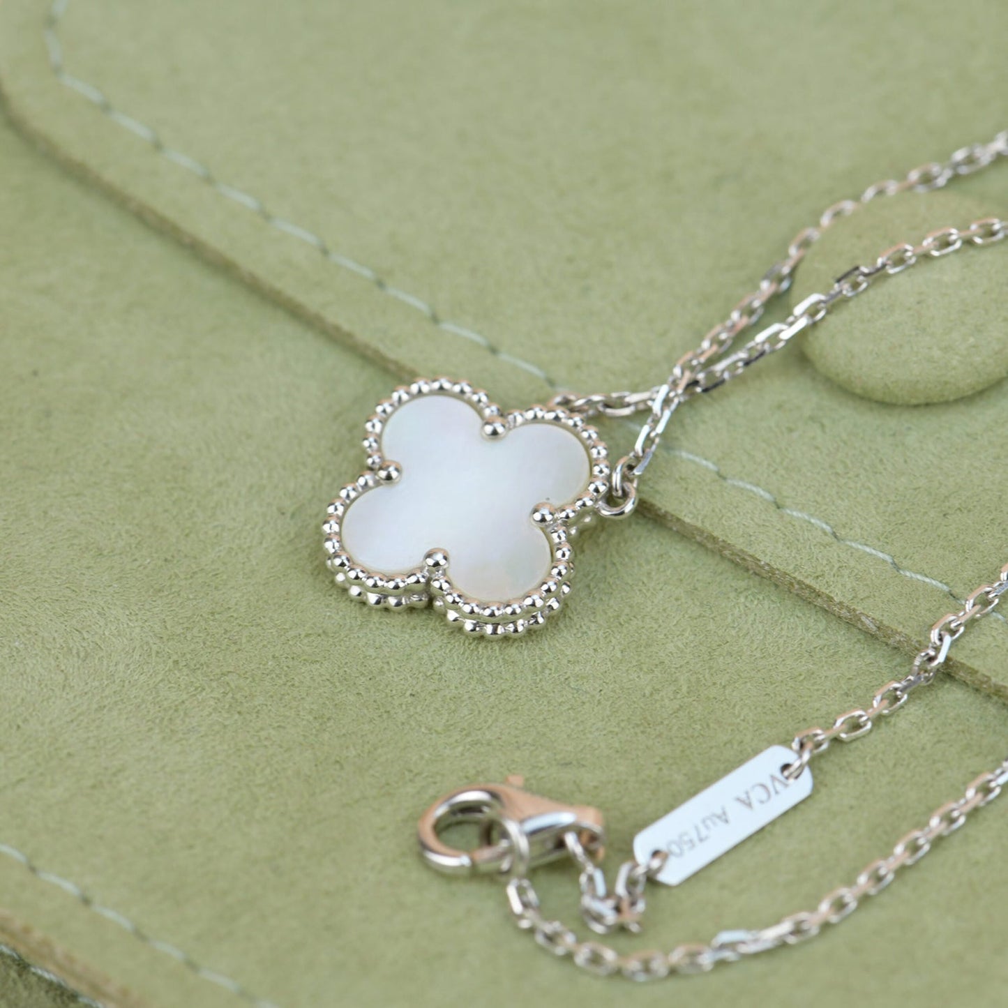 [Love's Uplift]CLOVER  15MM WHITE MOTHER-OF-PEARL SILVER
