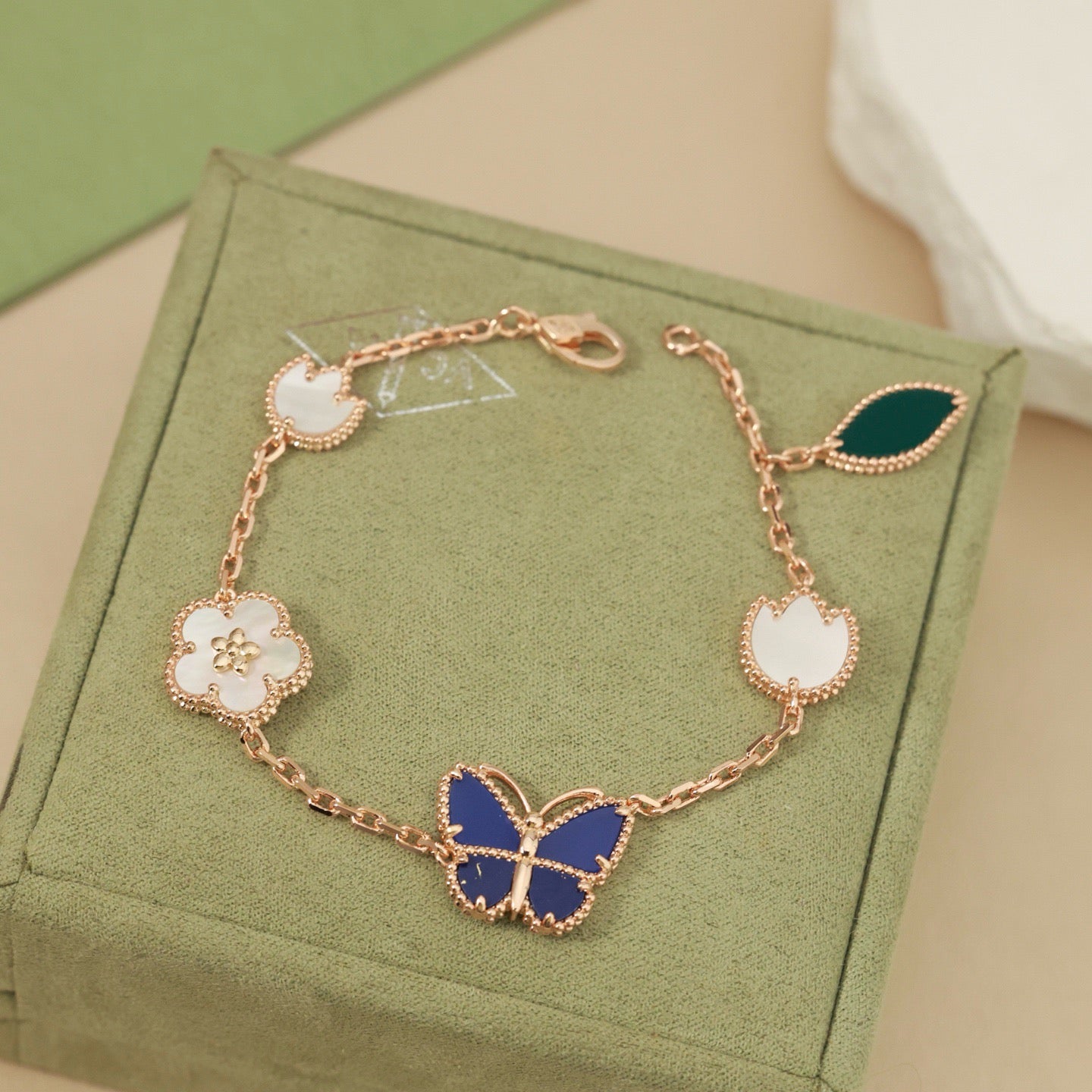 [Love's Uplift]LUCKY SPRING BUTTERFLY 5 MOTIF BRACELET
