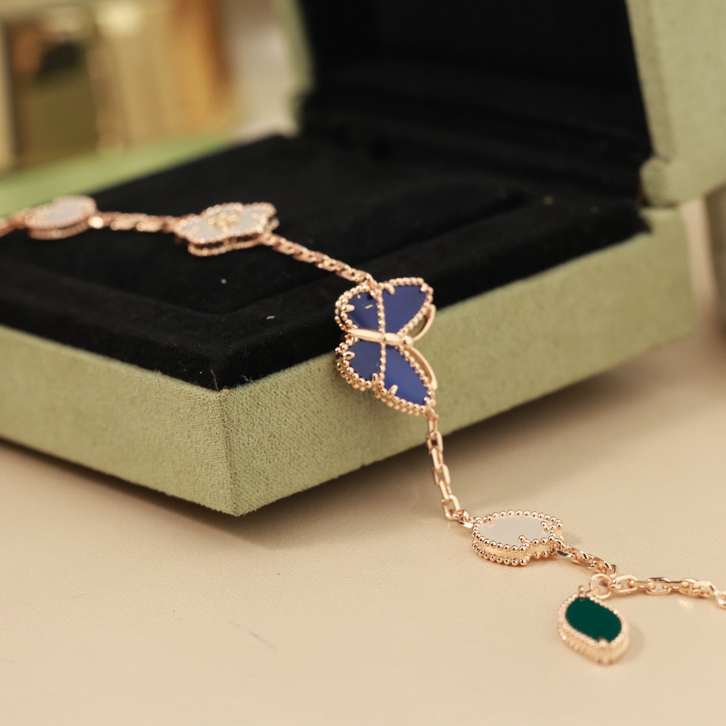 [Love's Uplift]LUCKY SPRING BUTTERFLY 5 MOTIF BRACELET