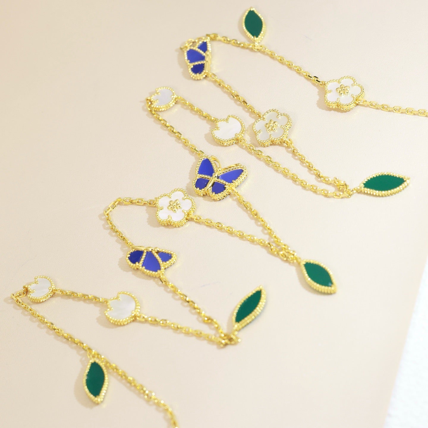 [Love's Uplift]LUCKY SPRING BUTTERFLY 15 FLOWER NECKLACE