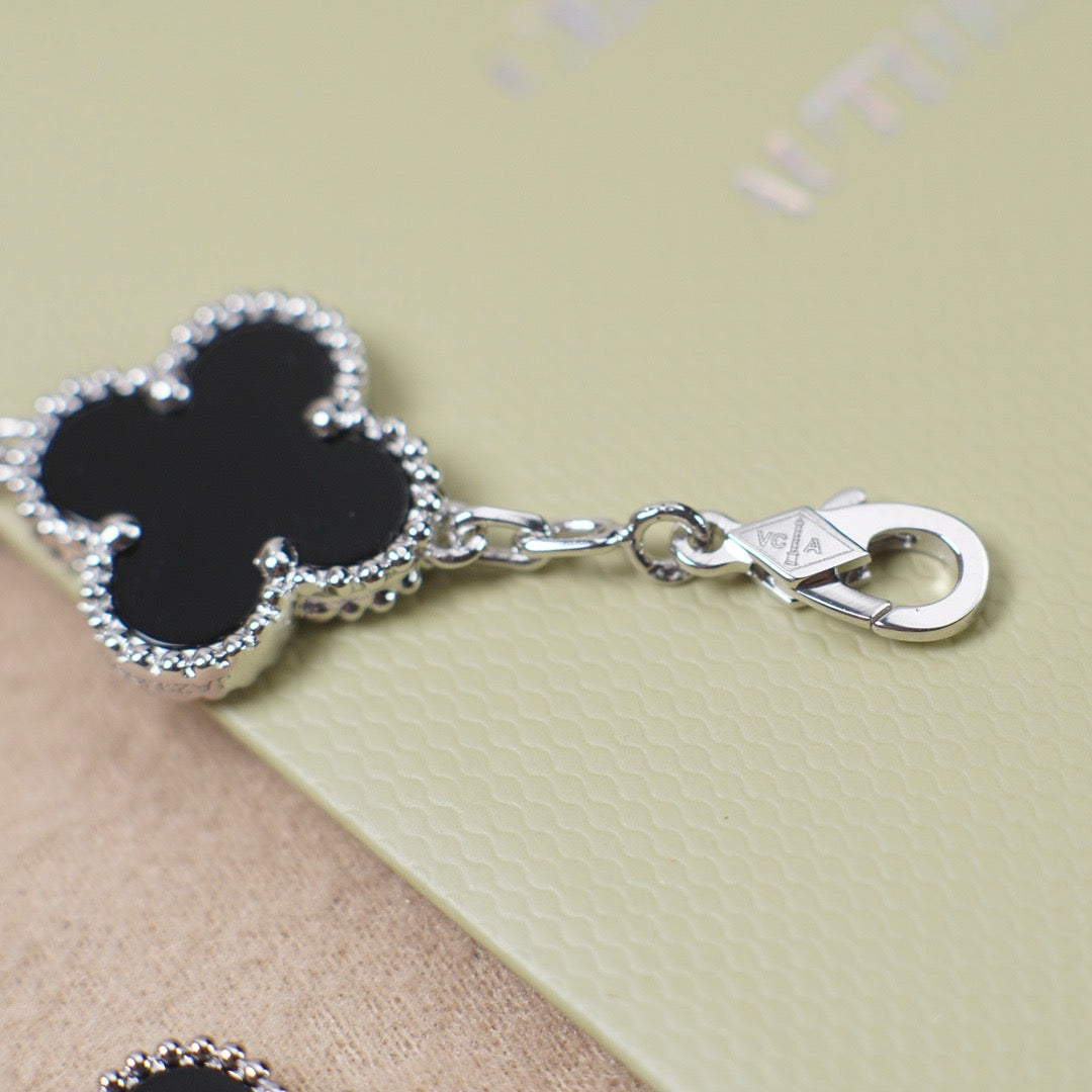 [Love's Uplift]CLOVER 5 MOTIF ONYXS  BRACELET SILVER