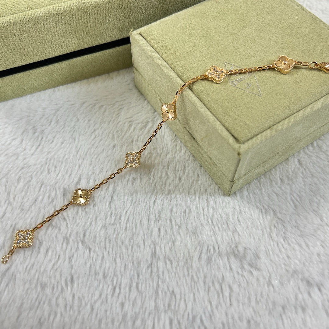 [Love's Uplift]CLOVER 6 MOTIF DIAMOND LASER BRACELET