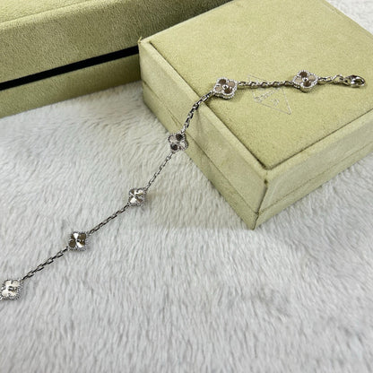 [Love's Uplift]CLOVER 6 MOTIF DIAMOND BRACELET