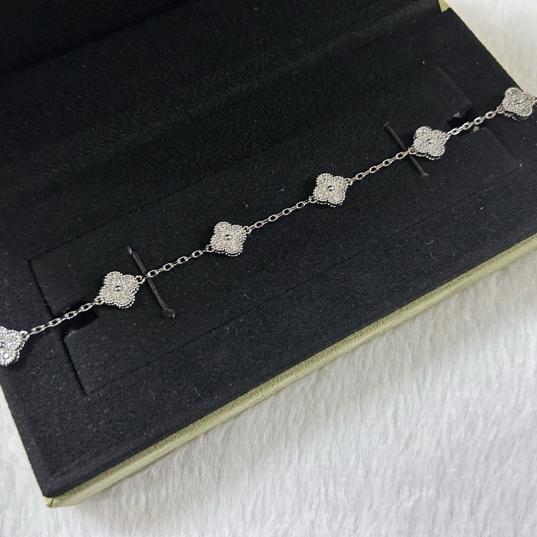 [Love's Uplift]CLOVER 6 MOTIF DIAMOND BRACELET