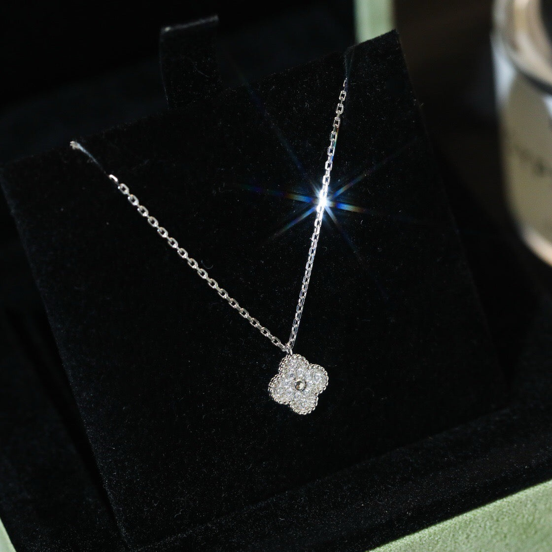 [Love's Uplift]CLOVER MINI 9.5MM PENDANT DIAMOND NECKLACE