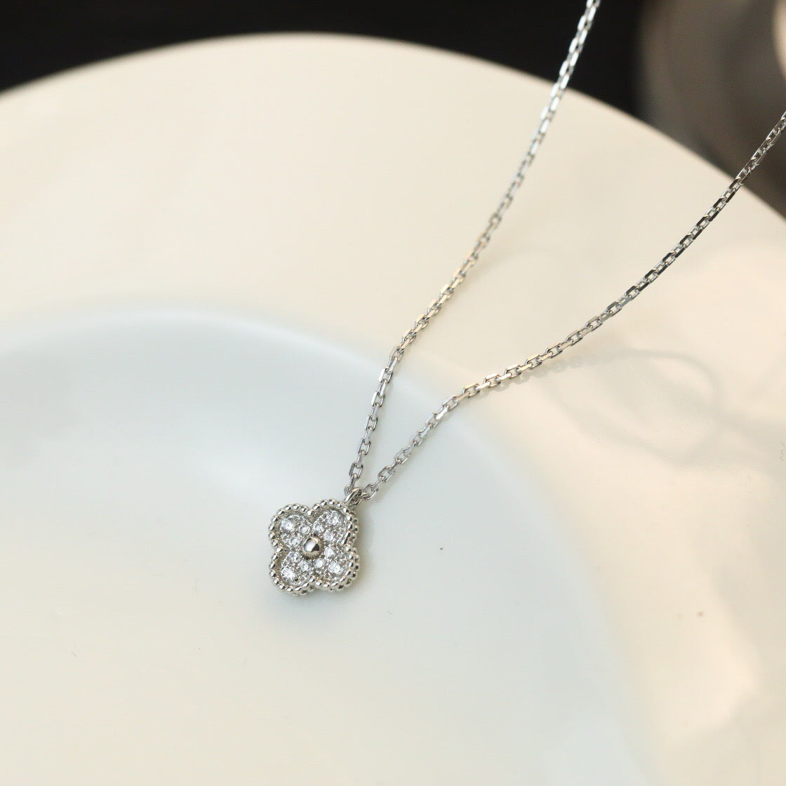 [Love's Uplift]CLOVER MINI 9.5MM PENDANT DIAMOND NECKLACE