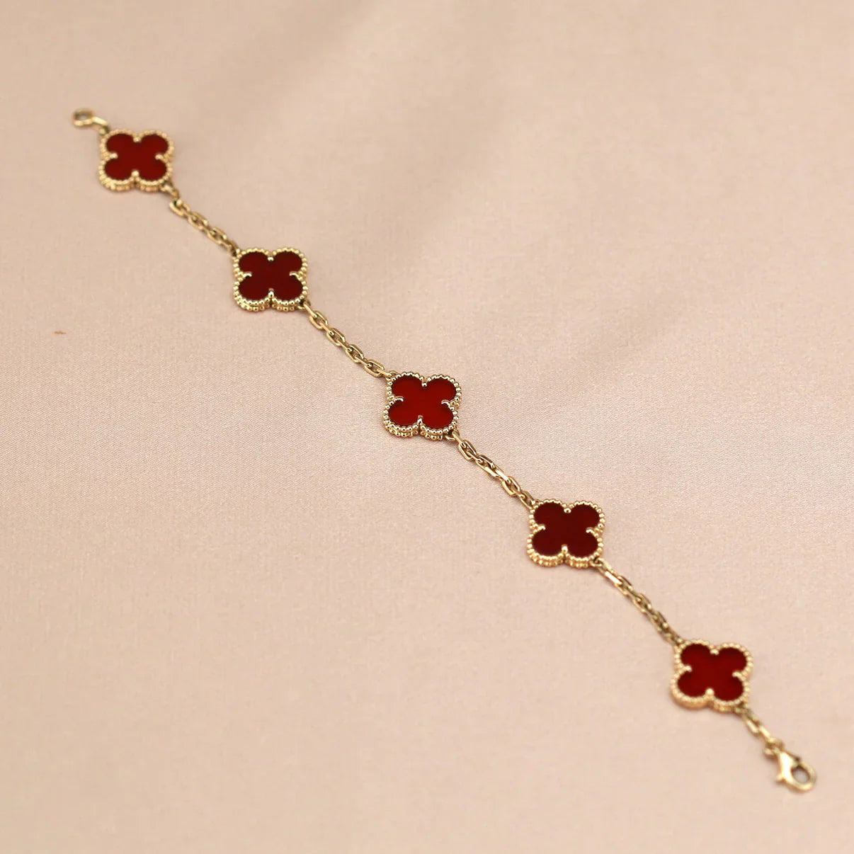 [Love's Uplift] CLOVER 5 MOTIF RED CORNELIAN BRACELET COLLECTION