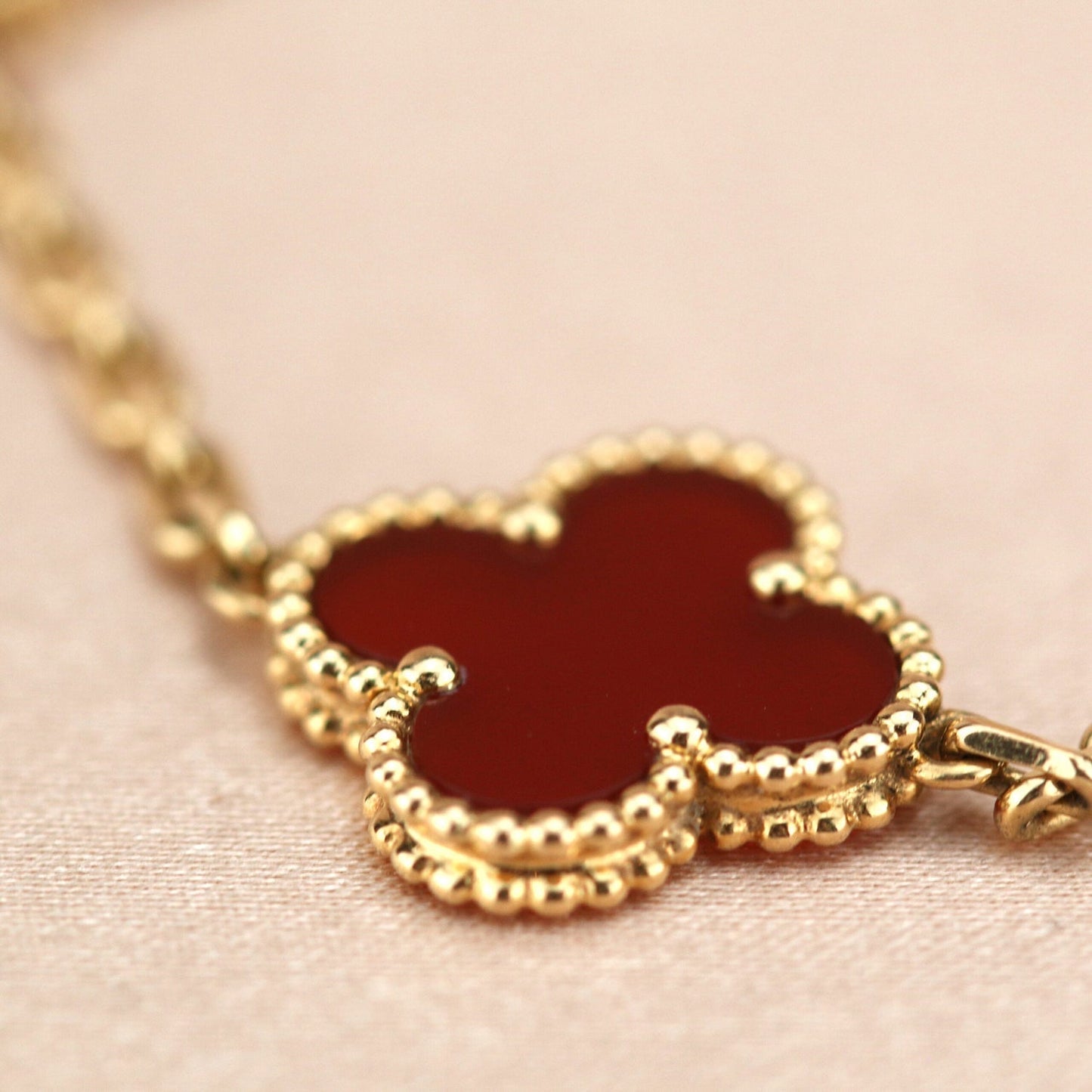 [Love's Uplift]CLOVER 5 MOTIFS RED AGATE  BRACELET