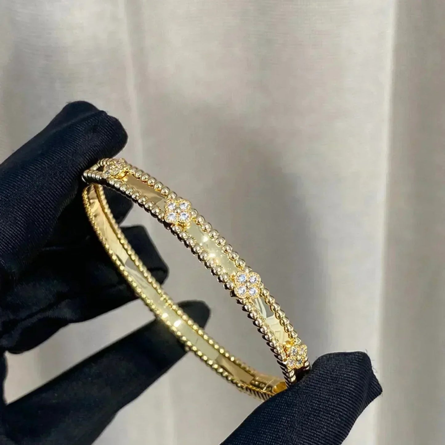 [Love's Uplift]CLOVER BRACELET 4MM DIAMONDS