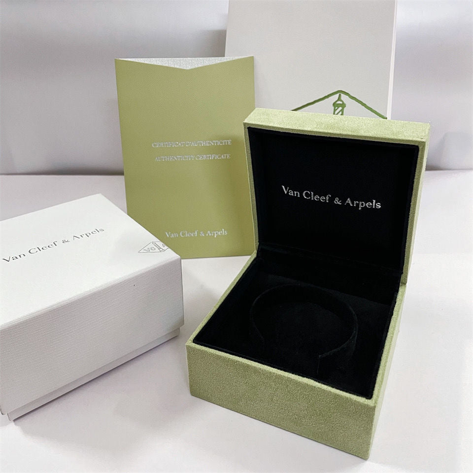 [Love's Uplift]VA CLOVER BRACELET NECKLACE RING BOX GIFT BAG