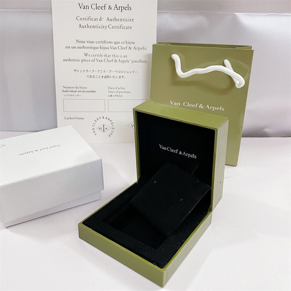 [Love's Uplift]VA CLOVER BRACELET NECKLACE RING BOX GIFT BAG