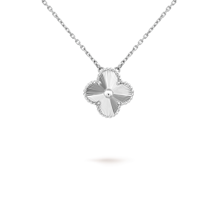 [Love's Uplift]CLOVER 15MM LASER NECKLACE SILVER
