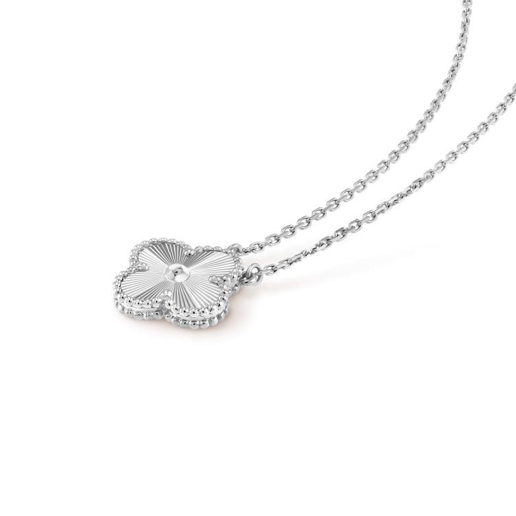 [Love's Uplift]CLOVER 15MM LASER NECKLACE SILVER