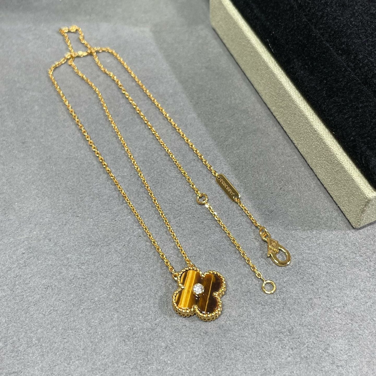 [Love's Uplift]CLOVER 15MM DIAMOND AND YELLOW TIGER'S EYE AGATE necklace