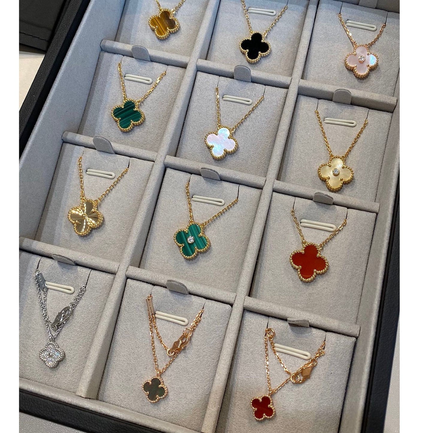 [Love's Uplift]CLOVER 15MM BLACK ONYX SINGLE FLOWER NECKLACE