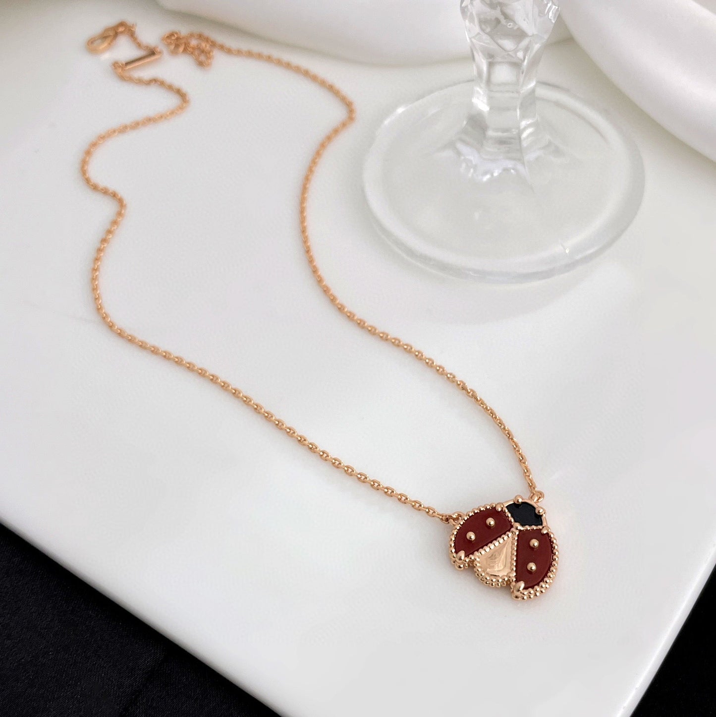 [Love's Uplift]LUCKY  CARNELIANS LADYBUG NECKLACE