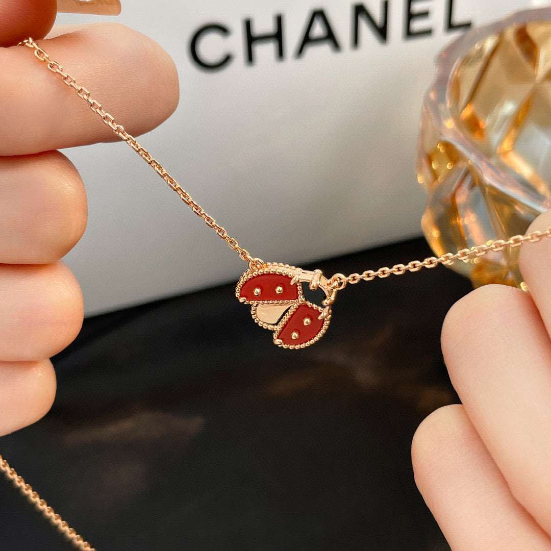 [Love's Uplift]LUCKY  CARNELIANS LADYBUG NECKLACE