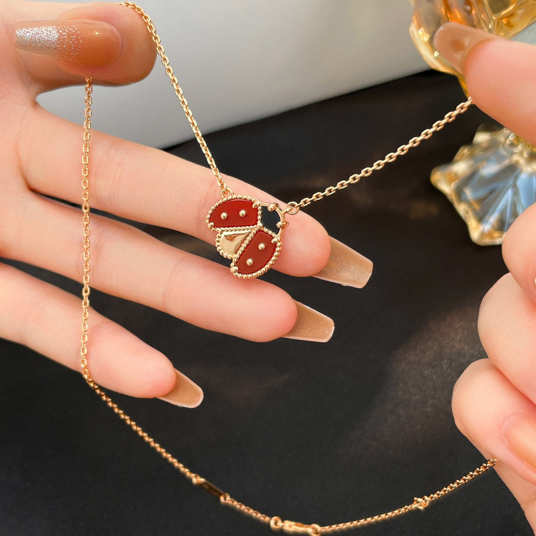 [Love's Uplift]LUCKY  CARNELIANS LADYBUG NECKLACE