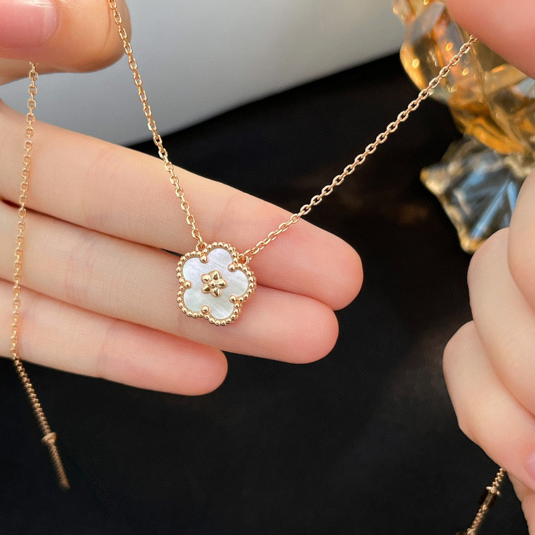 [Love's Uplift]LUCKY  WHITE MOP  PLUM BLOSSOM NECKLACE