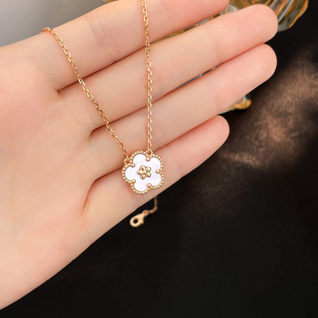 [Love's Uplift]LUCKY  WHITE MOP  PLUM BLOSSOM NECKLACE