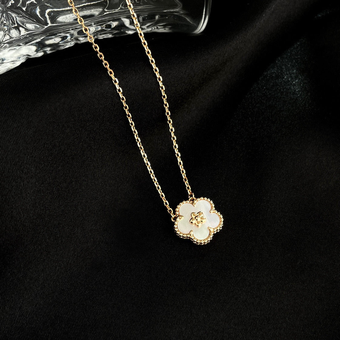 [Love's Uplift]LUCKY  WHITE MOP  PLUM BLOSSOM NECKLACE