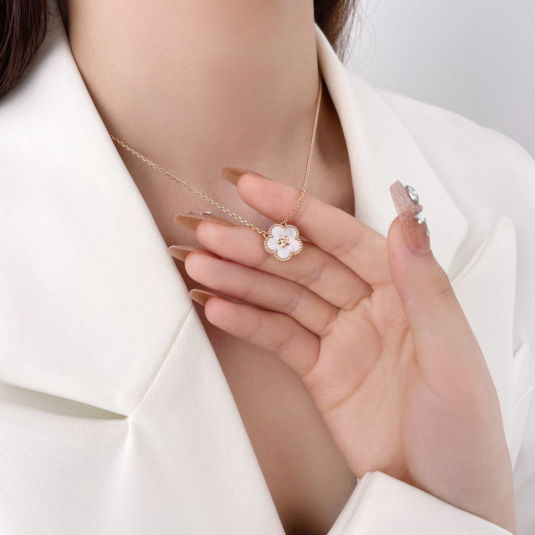 [Love's Uplift]LUCKY  WHITE MOP  PLUM BLOSSOM NECKLACE