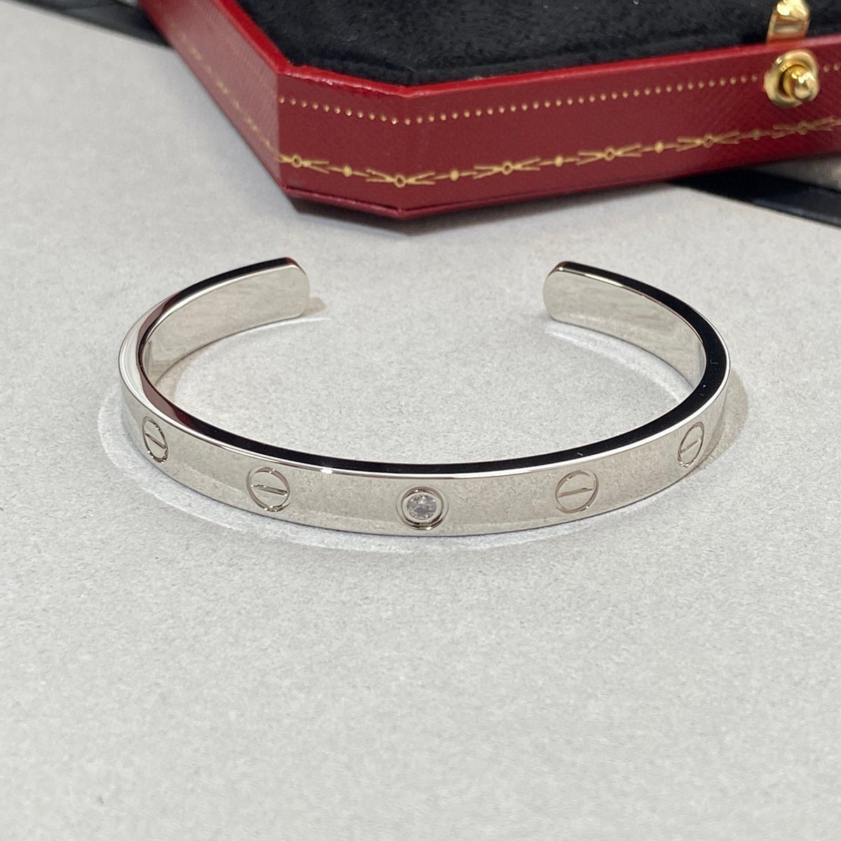 [Love's Uplift]LOVE BRACELET 6.1MM 1 DIAMOND OPEN CUFF