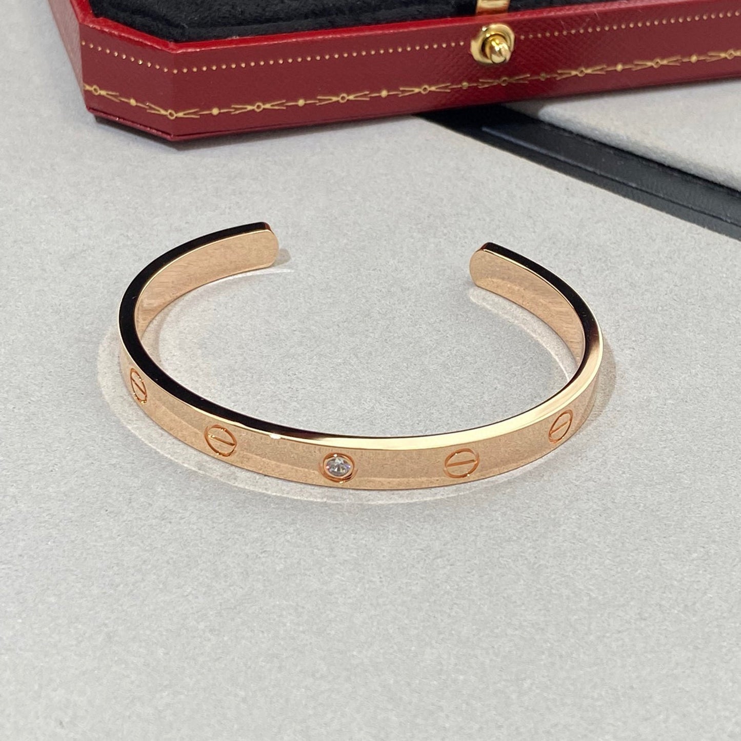 [Love's Uplift]LOVE BRACELET 6.1MM 1 DIAMOND OPEN CUFF