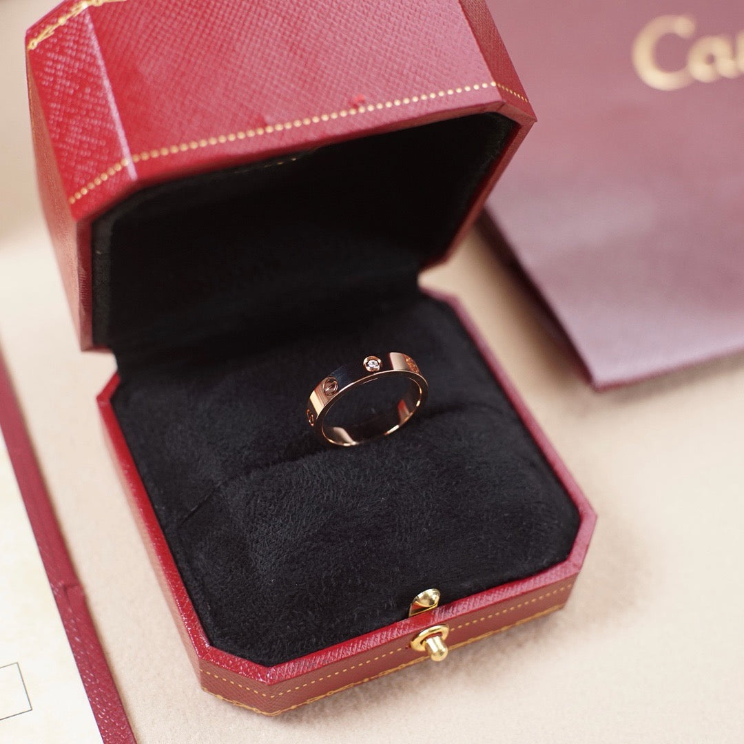 [Love's Uplift]LOVE 4MM 1 DIAMOND RING