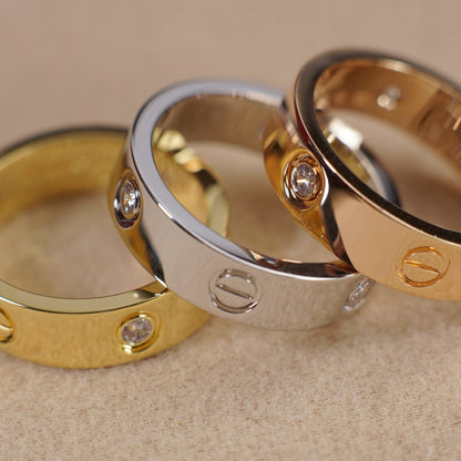 [Love's Uplift]LOVE 5.5MM 3 DIAMOND RING