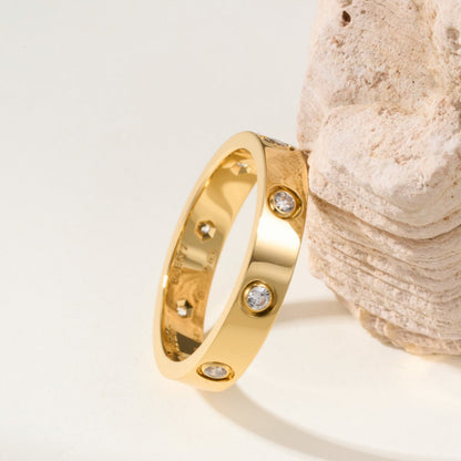 [Love's Uplift]LOVE 4MM 8 DIAMOND RING