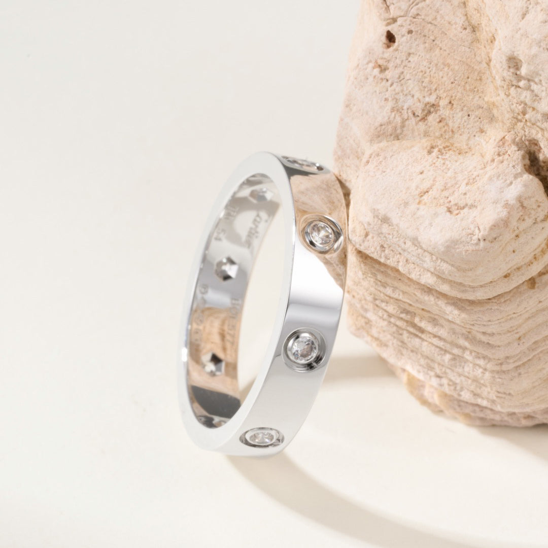 [Love's Uplift]LOVE 4MM 8 DIAMOND RING