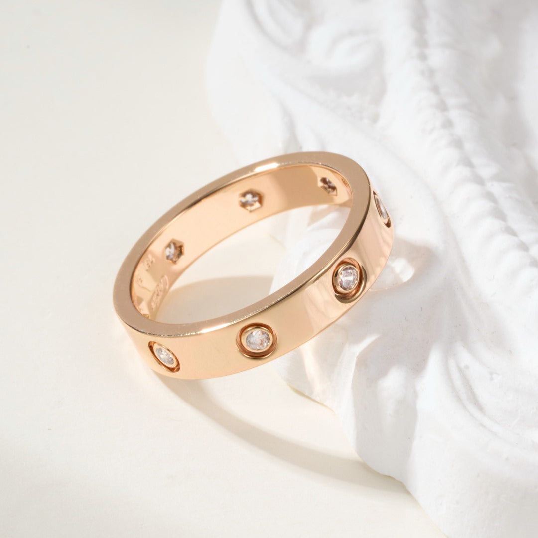 [Love's Uplift]LOVE 4MM 8 DIAMOND RING