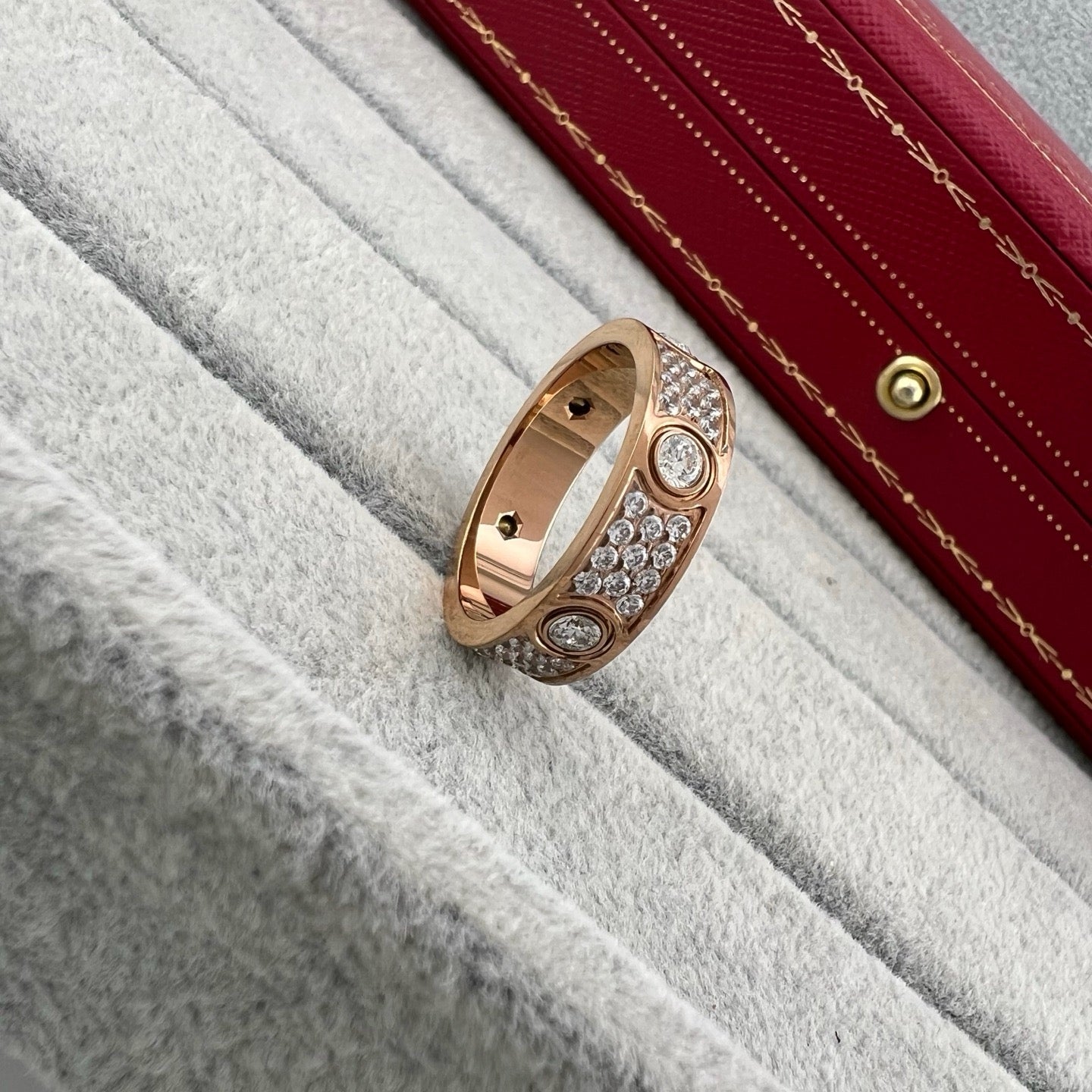 [Love's Uplift]LOVE 5.5MM FULL-PAVE 6-DIAMOND RING