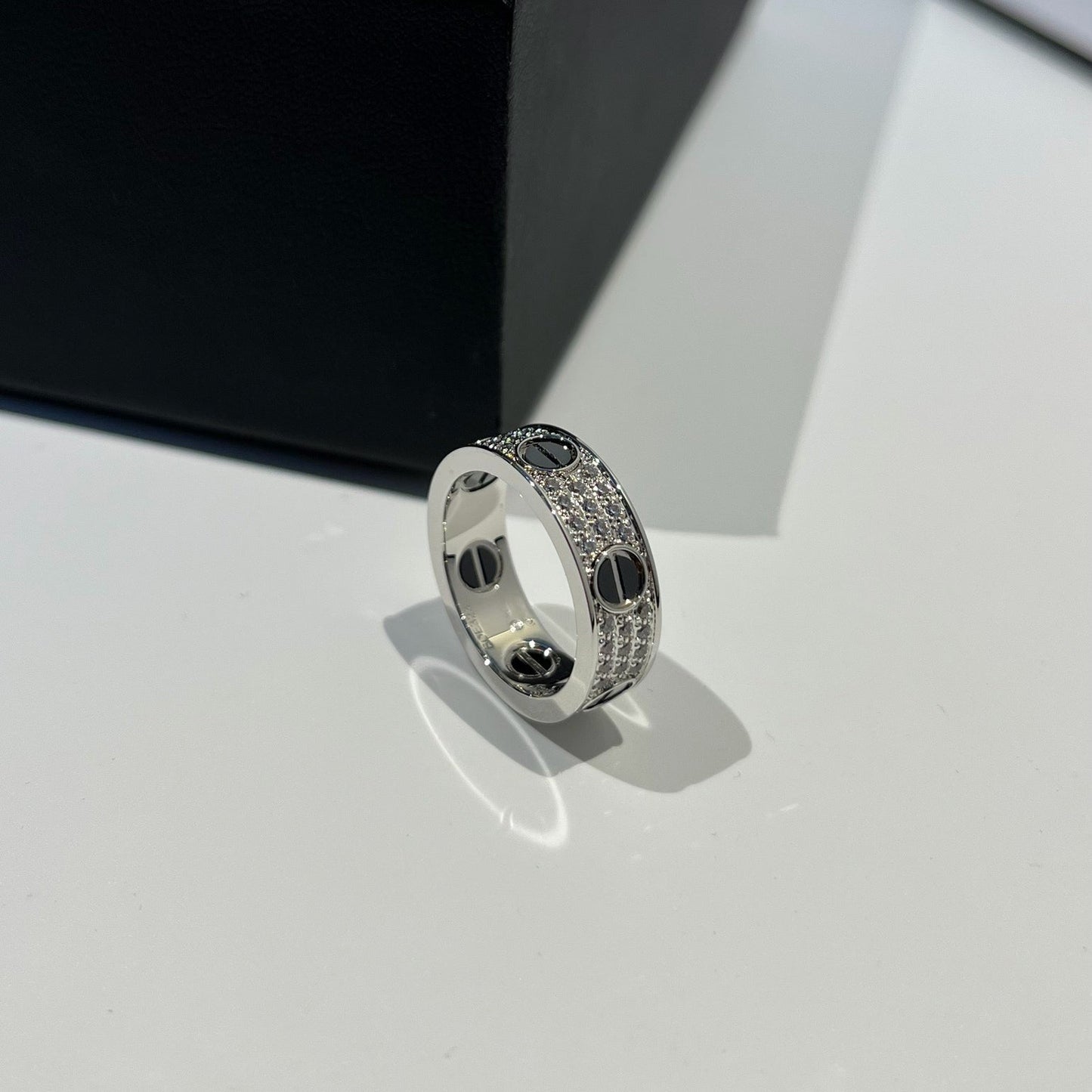 [Love's Uplift]LOVE RING 5.5MM DIAMONDS PAVED CERAMIC