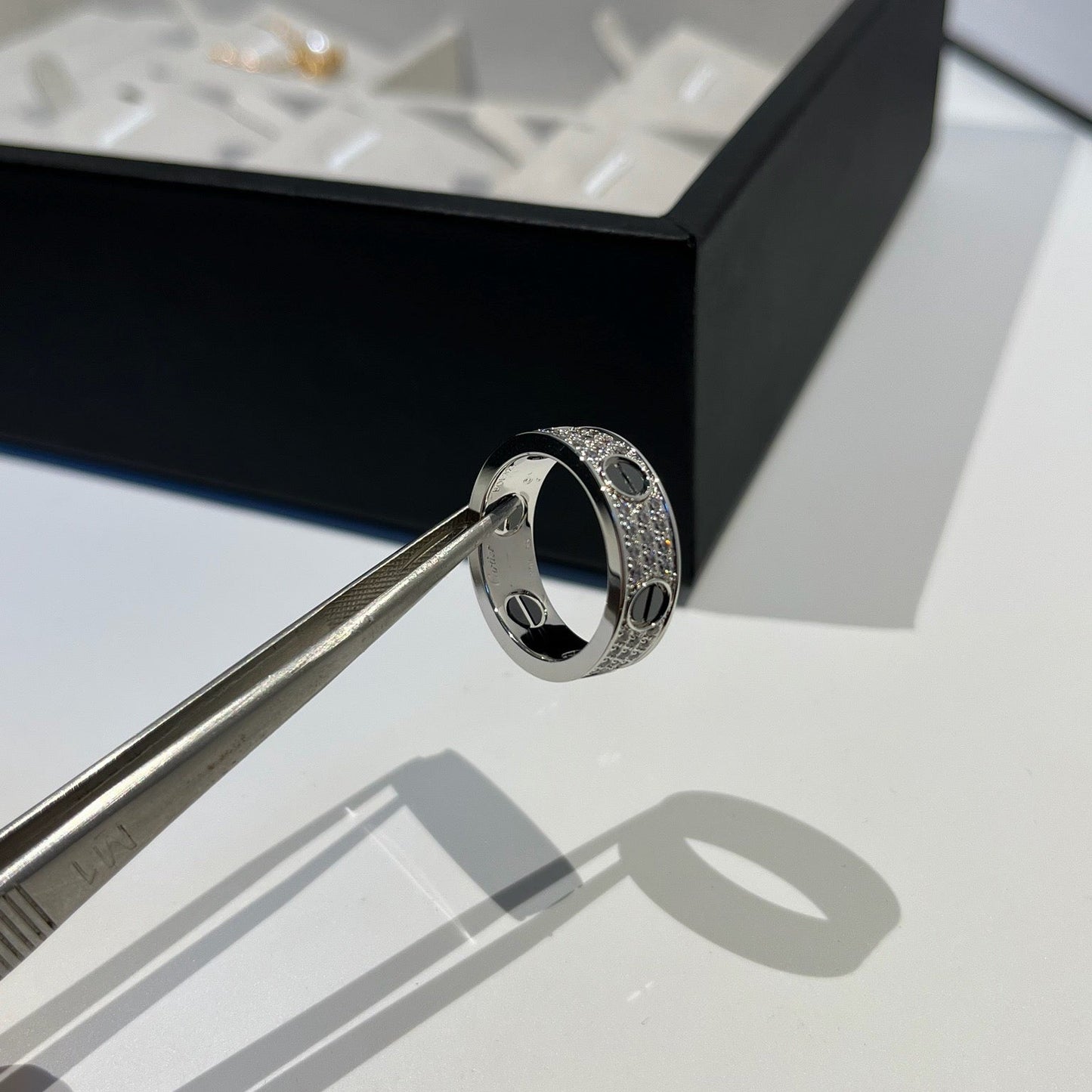 [Love's Uplift]LOVE RING 5.5MM DIAMONDS PAVED CERAMIC
