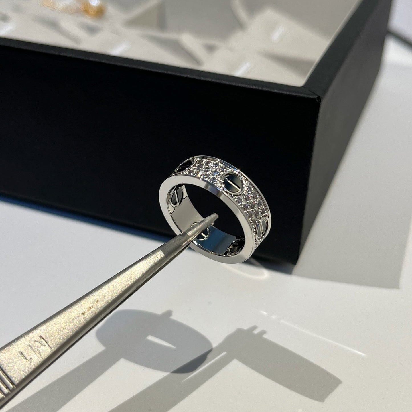 [Love's Uplift]LOVE RING 5.5MM DIAMONDS PAVED CERAMIC